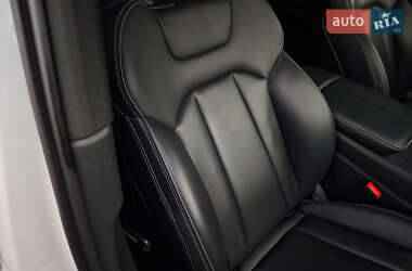 Внедорожник / Кроссовер Audi Q7 2016 в 