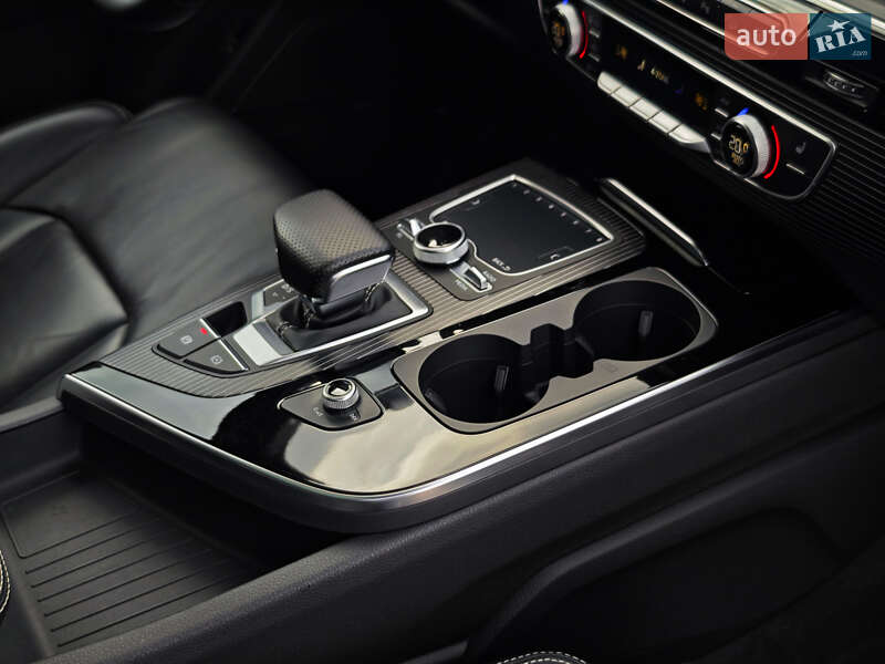 Позашляховик / Кросовер Audi Q7 2016 в Дубні