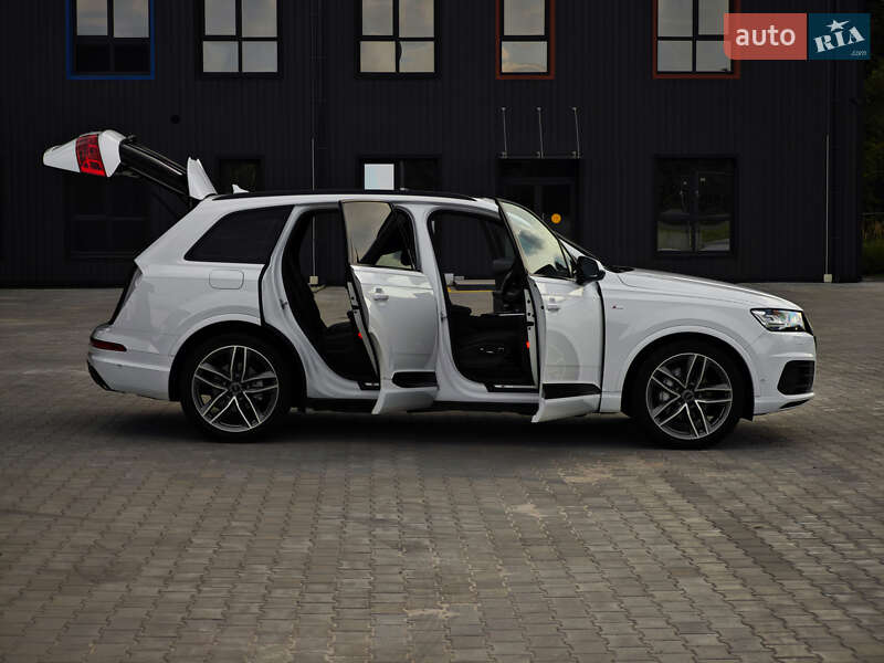 Позашляховик / Кросовер Audi Q7 2016 в Дубні
