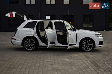 Внедорожник / Кроссовер Audi Q7 2016 в 