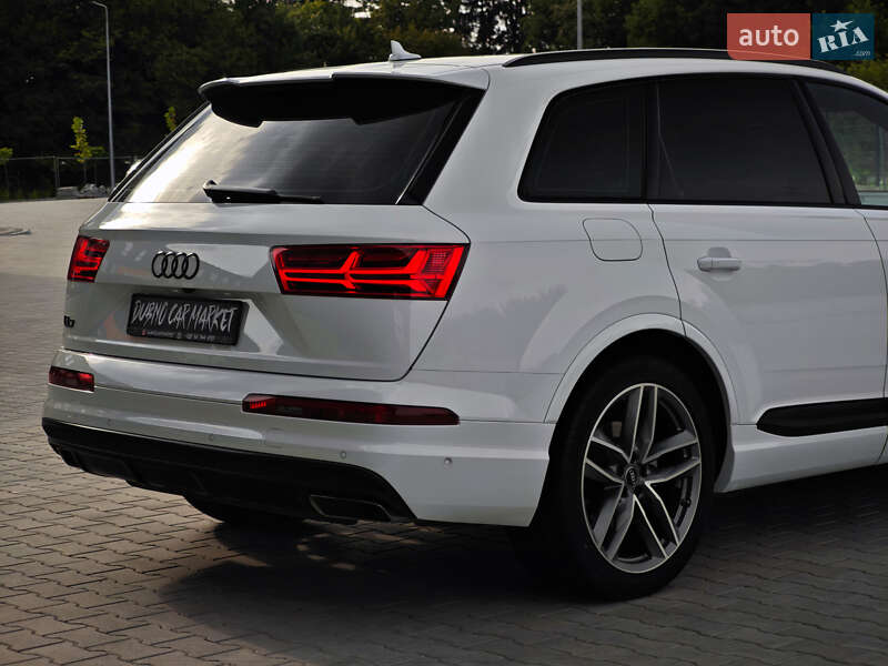 Позашляховик / Кросовер Audi Q7 2016 в Дубні