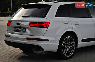 Внедорожник / Кроссовер Audi Q7 2016 в 