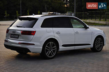 Внедорожник / Кроссовер Audi Q7 2016 в 