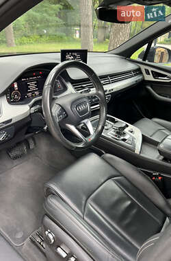 Внедорожник / Кроссовер Audi Q7 2016 в 