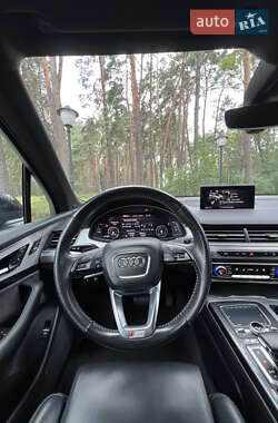 Внедорожник / Кроссовер Audi Q7 2016 в 