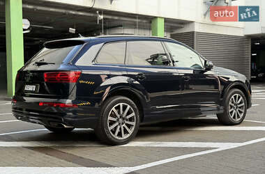 Внедорожник / Кроссовер Audi Q7 2016 в 