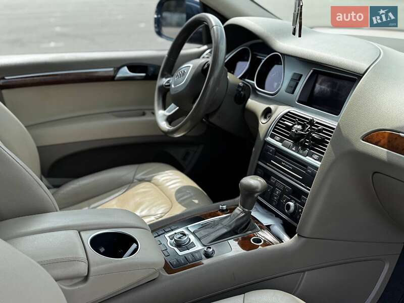 Позашляховик / Кросовер Audi Q7 2013 в Києві