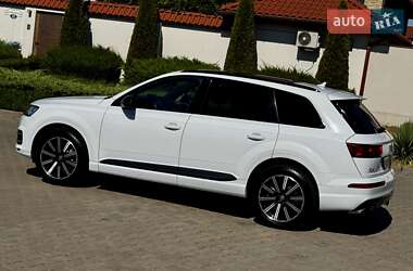 Внедорожник / Кроссовер Audi Q7 2017 в 