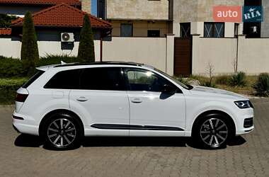 Внедорожник / Кроссовер Audi Q7 2017 в 