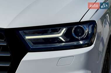 Внедорожник / Кроссовер Audi Q7 2017 в 