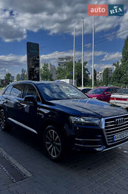 Внедорожник / Кроссовер Audi Q7 2016 в 