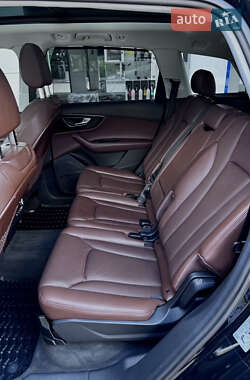 Внедорожник / Кроссовер Audi Q7 2016 в 