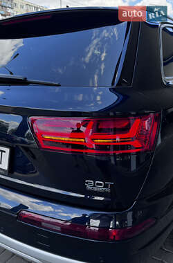 Внедорожник / Кроссовер Audi Q7 2016 в 