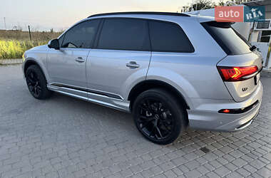 Позашляховик / Кросовер Audi Q7 2021 в 