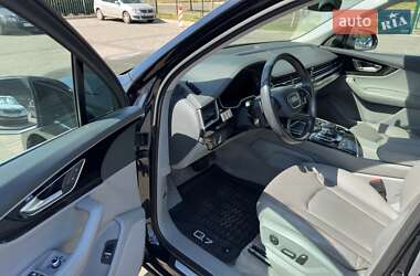Позашляховик / Кросовер Audi Q7 2016 в 