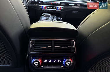 Позашляховик / Кросовер Audi Q7 2015 в 