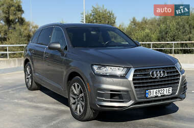 Внедорожник / Кроссовер Audi Q7 2016 в 