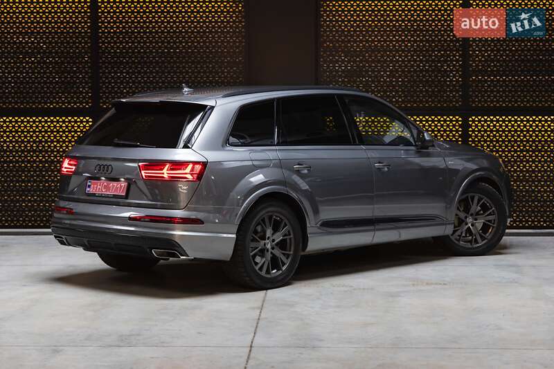 Позашляховик / Кросовер Audi Q7 2017 в Луцьку