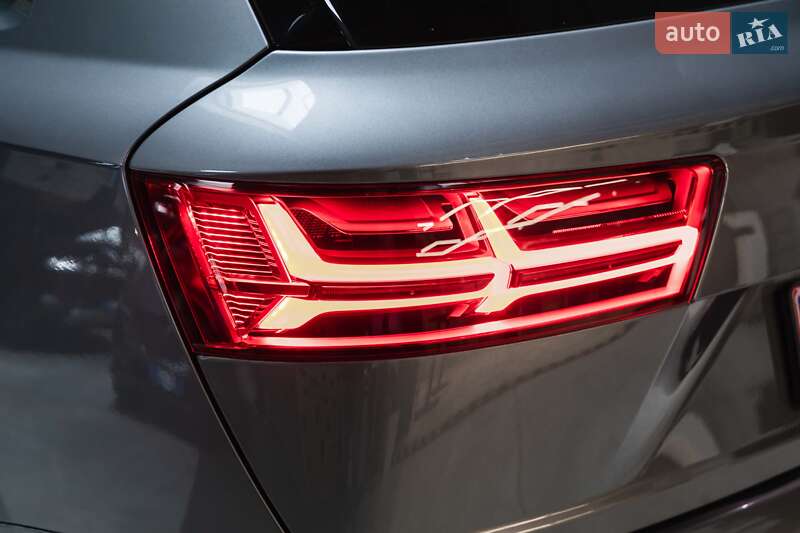 Позашляховик / Кросовер Audi Q7 2017 в Луцьку