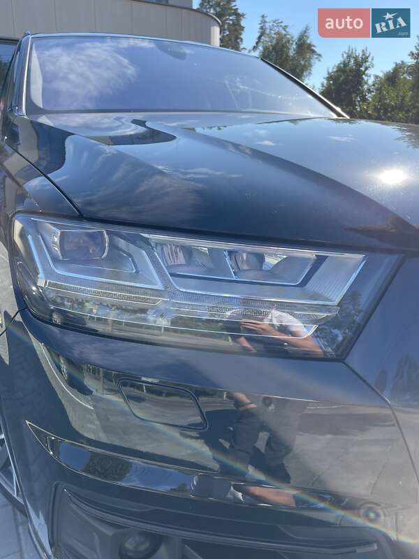 Внедорожник / Кроссовер Audi Q7 2017 в Киеве