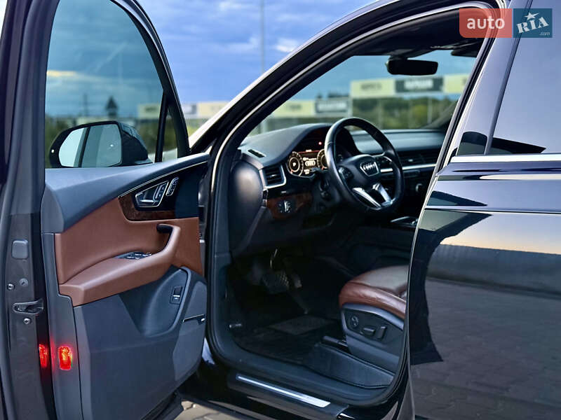 Позашляховик / Кросовер Audi Q7 2016 в Тернополі