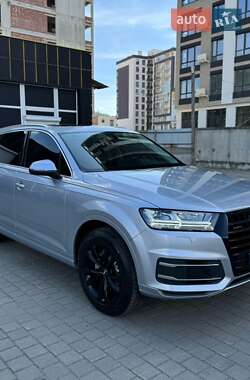 Внедорожник / Кроссовер Audi Q7 2018 в 
