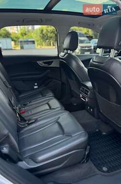 Внедорожник / Кроссовер Audi Q7 2018 в 