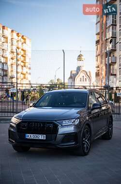 Позашляховик / Кросовер Audi Q7 2019 в 
