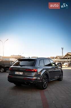 Позашляховик / Кросовер Audi Q7 2019 в 