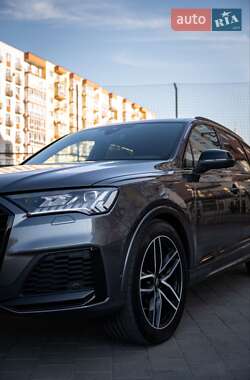 Позашляховик / Кросовер Audi Q7 2019 в 