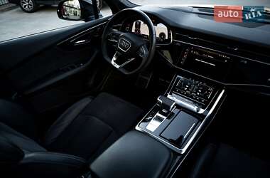 Позашляховик / Кросовер Audi Q7 2019 в 