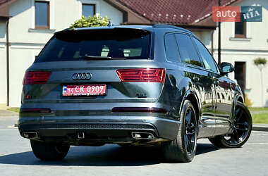 Внедорожник / Кроссовер Audi Q7 2017 в 