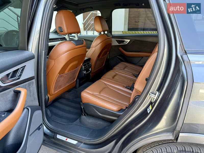 Позашляховик / Кросовер Audi Q7 2017 в Львові