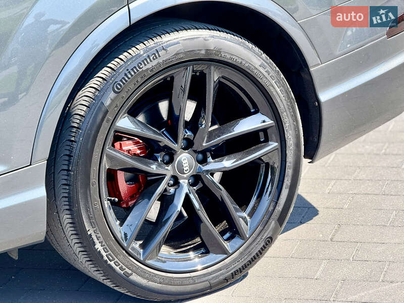Позашляховик / Кросовер Audi Q7 2017 в Львові