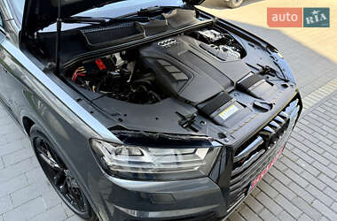 Внедорожник / Кроссовер Audi Q7 2017 в 