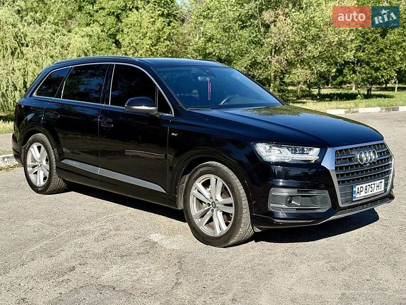 Позашляховик / Кросовер Audi Q7 2016 в 