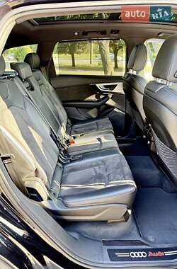 Позашляховик / Кросовер Audi Q7 2016 в 