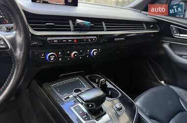 Внедорожник / Кроссовер Audi Q7 2016 в 