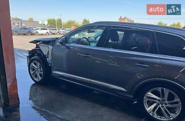 Внедорожник / Кроссовер Audi Q7 2020 в 