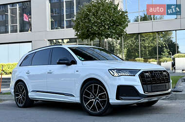 Внедорожник / Кроссовер Audi Q7 2021 в 