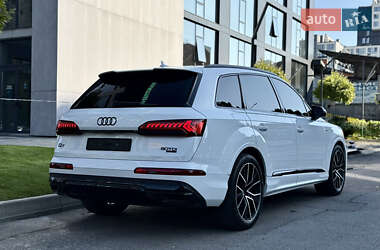 Внедорожник / Кроссовер Audi Q7 2021 в 