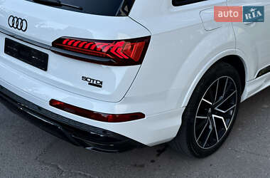 Внедорожник / Кроссовер Audi Q7 2021 в 