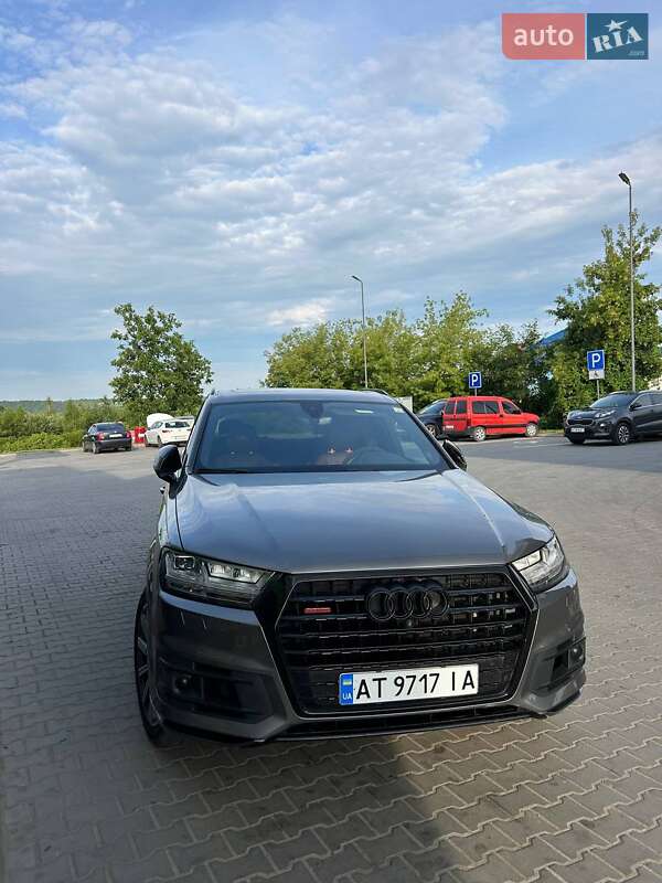 Внедорожник / Кроссовер Audi Q7 2016 в 