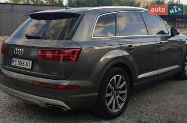 Позашляховик / Кросовер Audi Q7 2018 в 