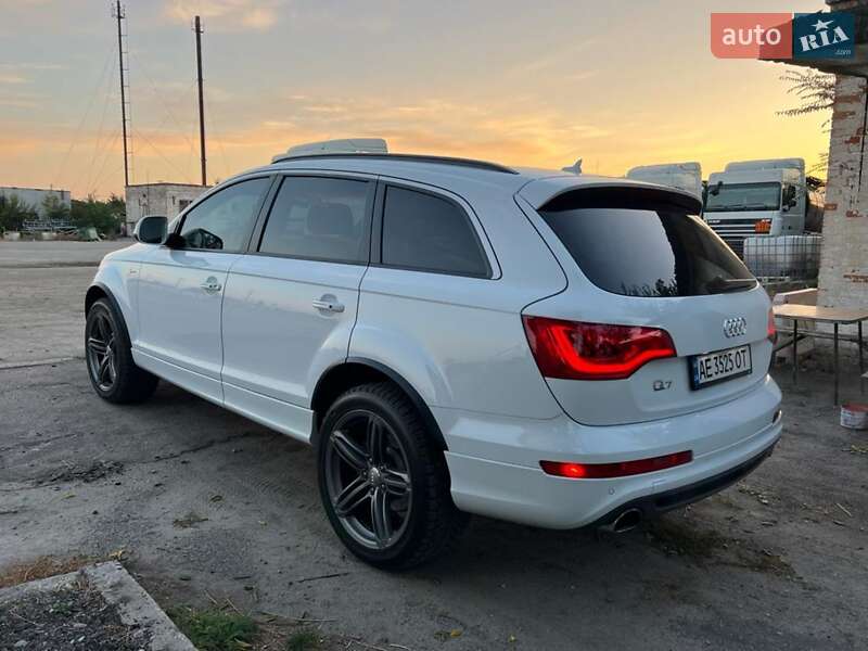 Позашляховик / Кросовер Audi Q7 2013 в Дніпрі