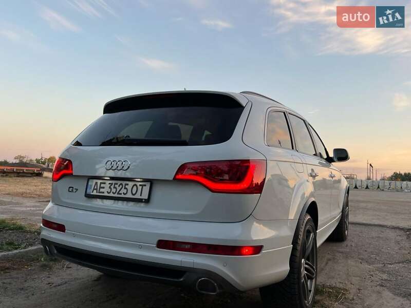 Позашляховик / Кросовер Audi Q7 2013 в Дніпрі