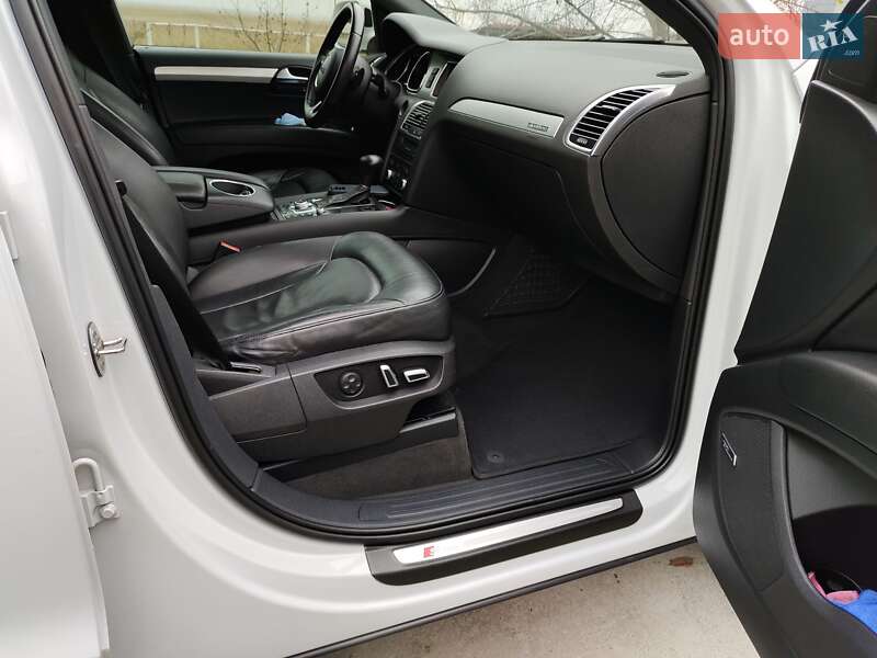 Позашляховик / Кросовер Audi Q7 2013 в Дніпрі