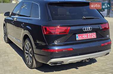 Позашляховик / Кросовер Audi Q7 2015 в 