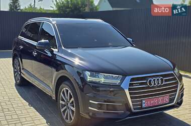 Позашляховик / Кросовер Audi Q7 2015 в 
