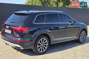 Позашляховик / Кросовер Audi Q7 2015 в 